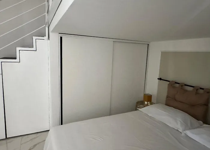 Vacanze Romane Apartment *
